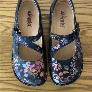 Algeria Mary Janes size 38. Great condition.